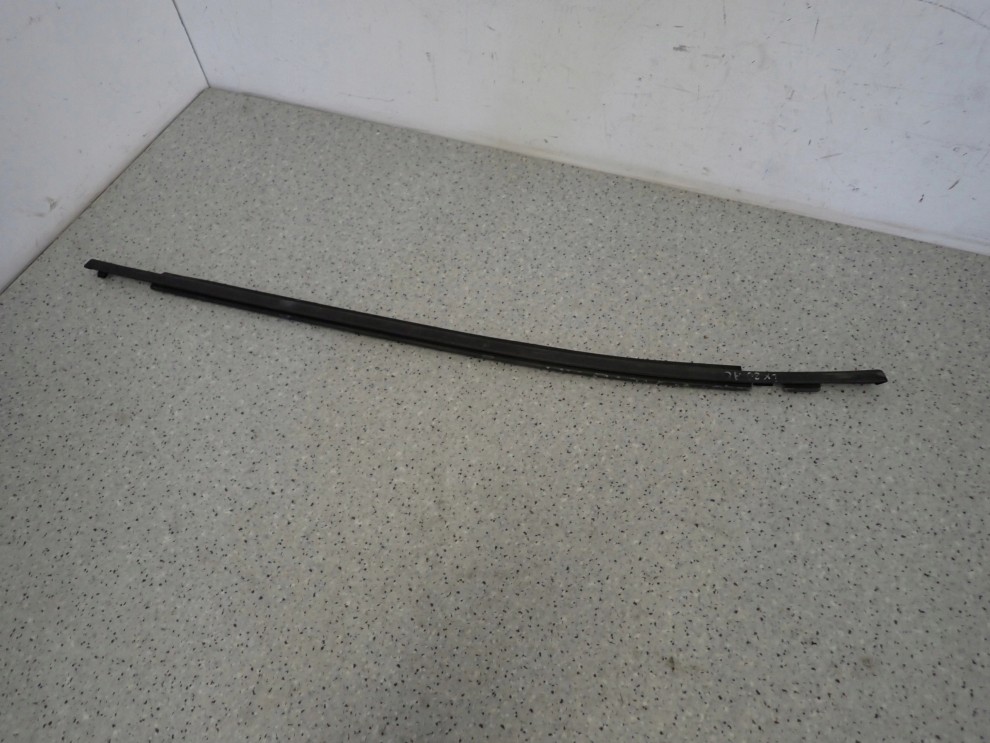 HYUNDAI IX20 HB 09- LISTWA ZGARNIAJĄCA SZYBY TYLNA LEWA PARAPET 1/7