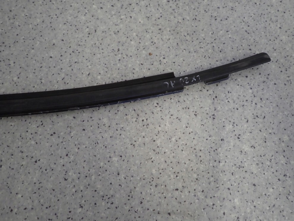 HYUNDAI IX20 HB 09- LISTWA ZGARNIAJĄCA SZYBY TYLNA LEWA PARAPET 3/7