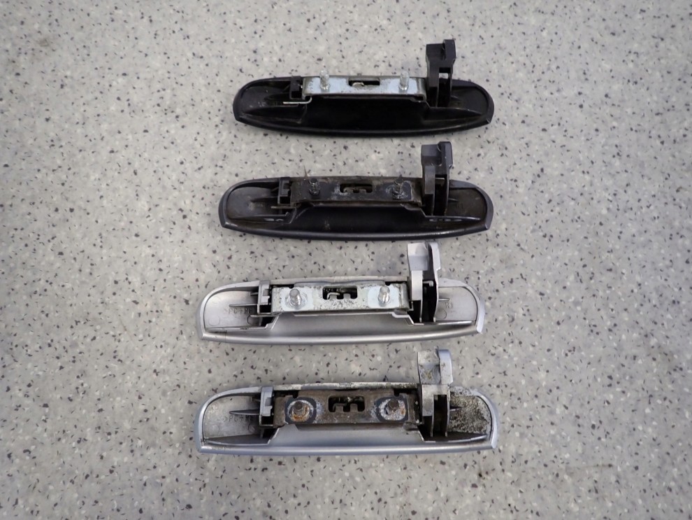 MITSUBISHI COLT 04- KLAMKA DRZWI PRZEDNICH TYLNYCH PRAWYCH 4/6