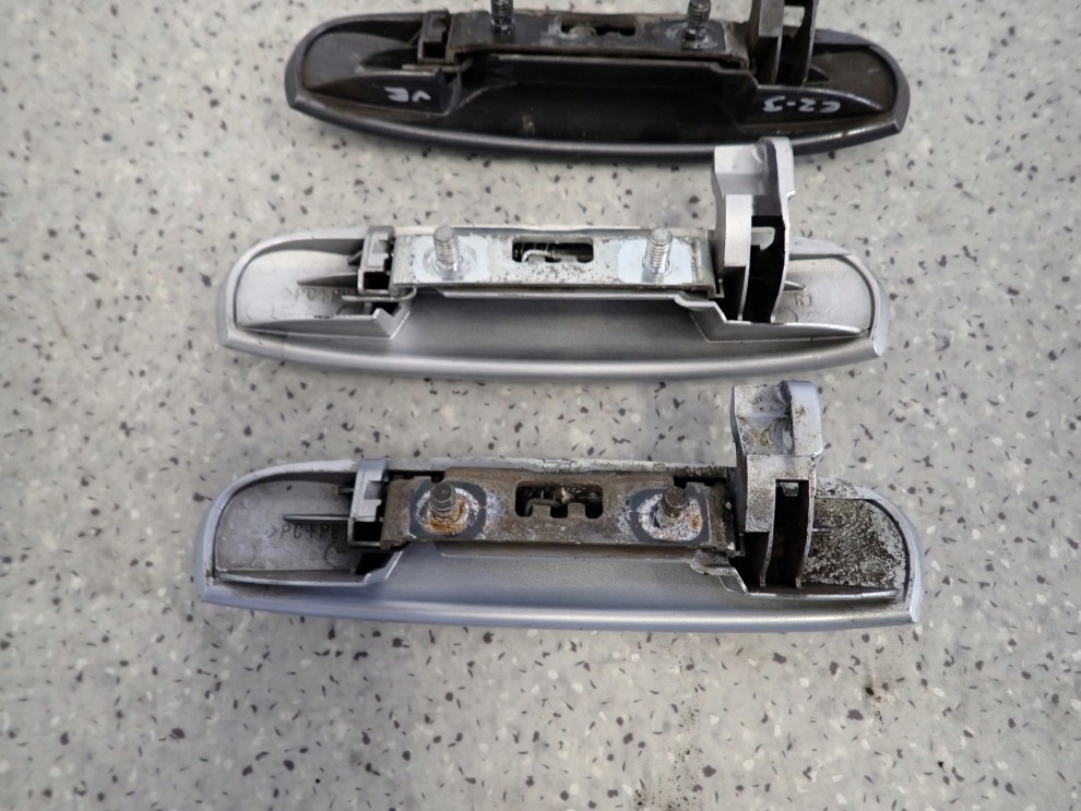 MITSUBISHI COLT 04- KLAMKA DRZWI PRZEDNICH TYLNYCH PRAWYCH 5/6