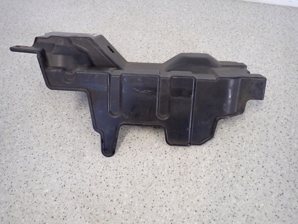 SUZUKI SPLASH 08-14 OSŁONA CHŁODNICY , KIEROWNICA POWIETRZA NA PASIE PRZEDN 4/9