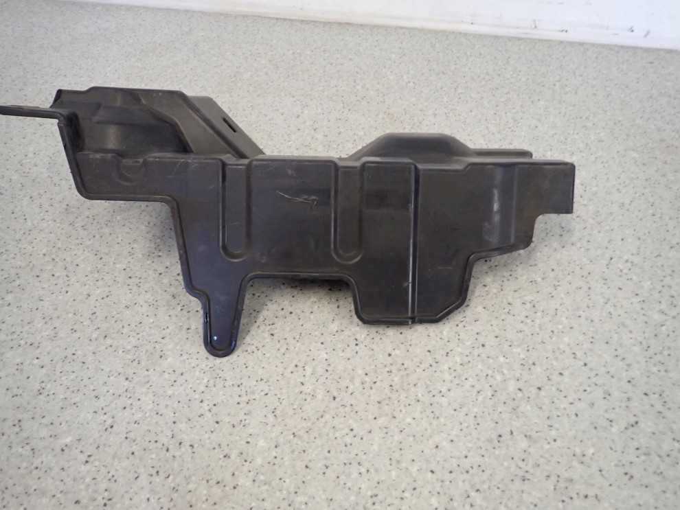 SUZUKI SPLASH 08-14 OSŁONA CHŁODNICY , KIEROWNICA POWIETRZA NA PASIE PRZEDN 5/9