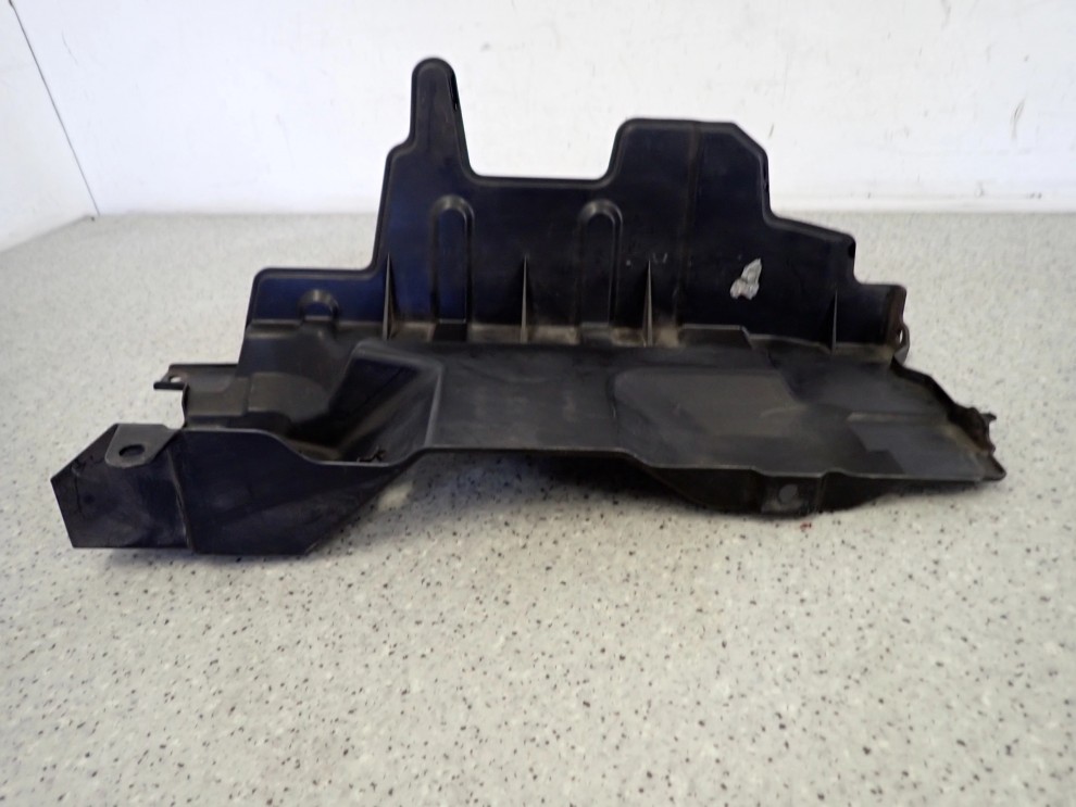 SUZUKI SPLASH 08-14 OSŁONA CHŁODNICY , KIEROWNICA POWIETRZA NA PASIE PRZEDN 8/9