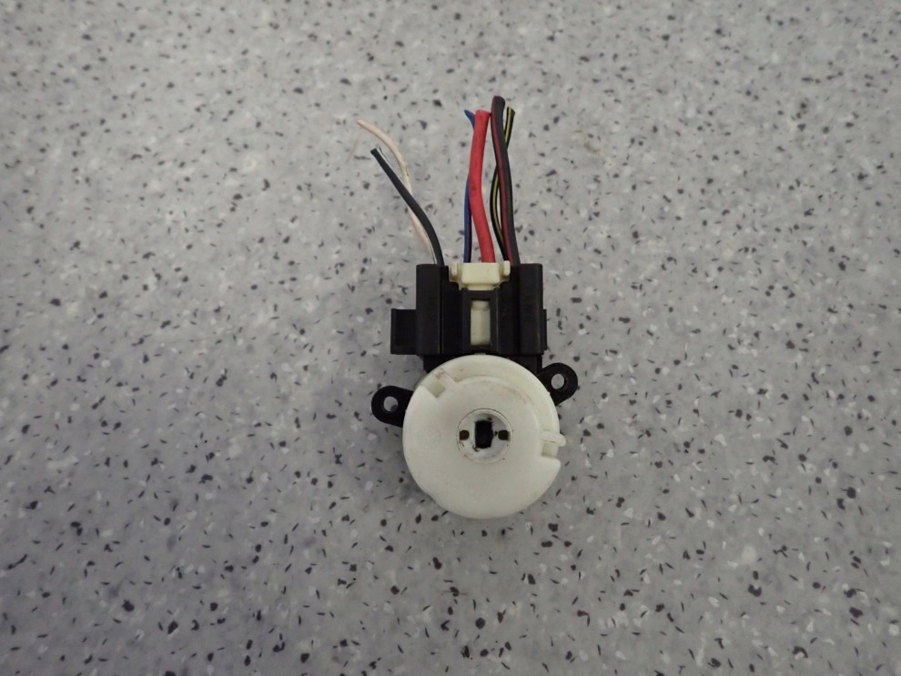 TOYOTA COROLLA E12 SB 02-07 KOSTKA STACYJKI 1/4