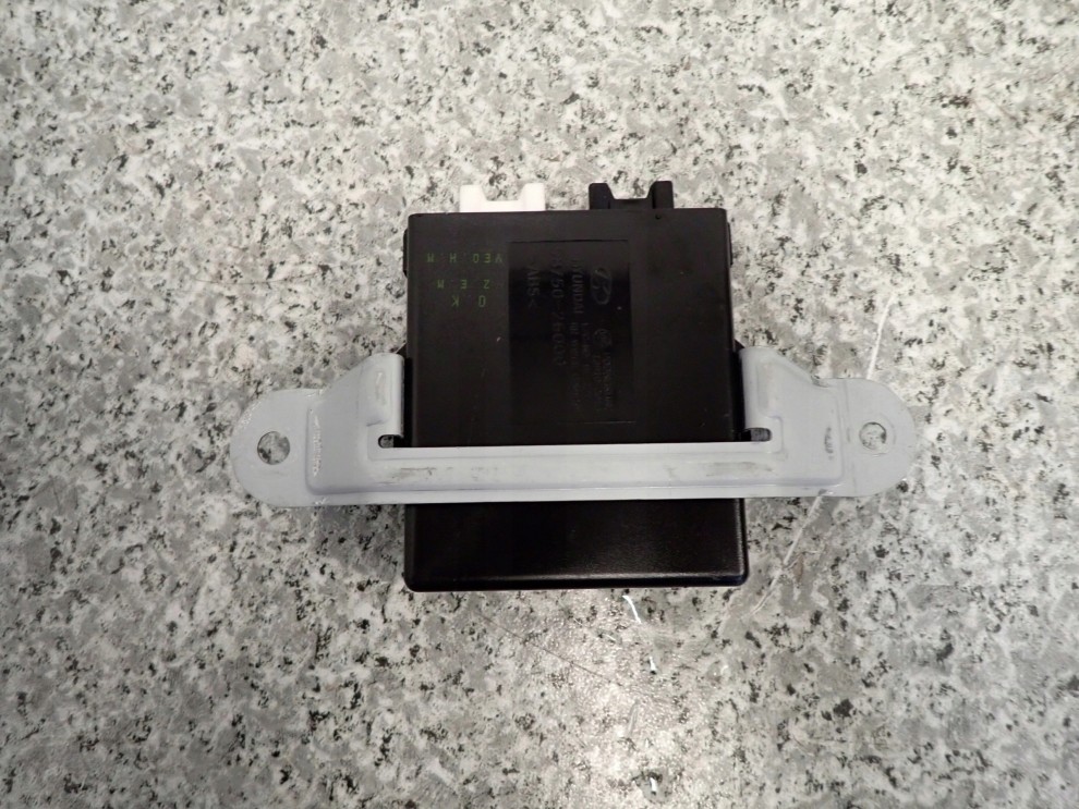 HYUNDAI SANTA FE 01- STEROWNIK WYCIERACZEK 98750-26000 3/4