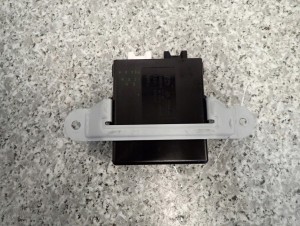 HYUNDAI SANTA FE 01- STEROWNIK WYCIERACZEK 98750-26000 3/4 MINIATURA