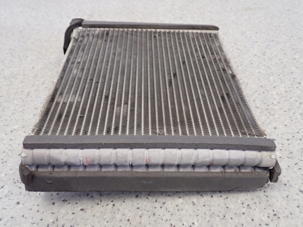 TOYOTA YARIS II 06-11 PAROWNIK KLIMATYZACJI 3/5