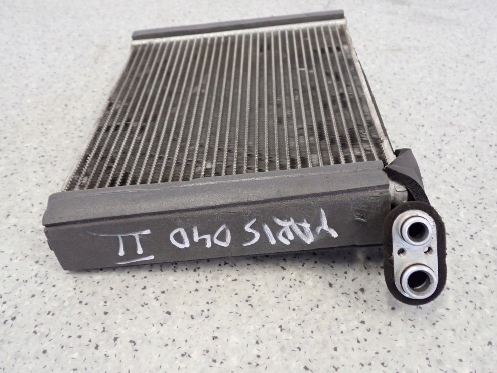 TOYOTA YARIS II 06-11 PAROWNIK KLIMATYZACJI 4/5