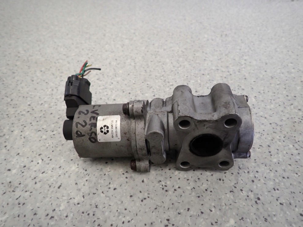 TOYOTA COROLLA VERSO 2.2 D4D 04-09 ZAWÓR EGR 4/5