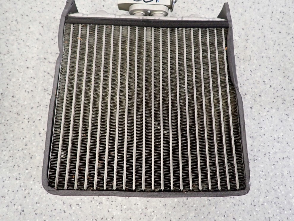 NISSAN ALMERA N16 00-06 PAROWNIK KLIMATYZACJI 2/5