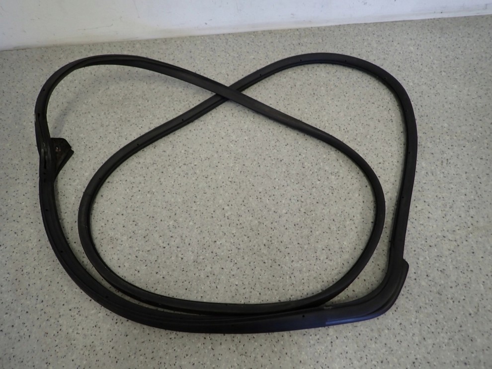 SUZUKI CELERIO 14-19 USZCZELKA DRZWI TYLNYCH LEWYCH 1/2