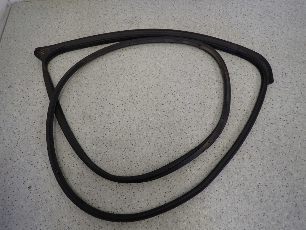 SUZUKI CELERIO 14-19 USZCZELKA DRZWI TYLNYCH LEWYCH 2/2