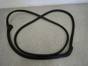 SUZUKI CELERIO 14-19 USZCZELKA DRZWI TYLNYCH LEWYCH