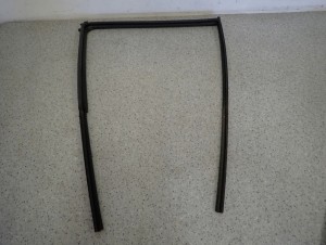 SUZUKI CELERIO 14-19 USZCZELKA PROWADZENIA SZYBY DRZWI TYŁ LEWY