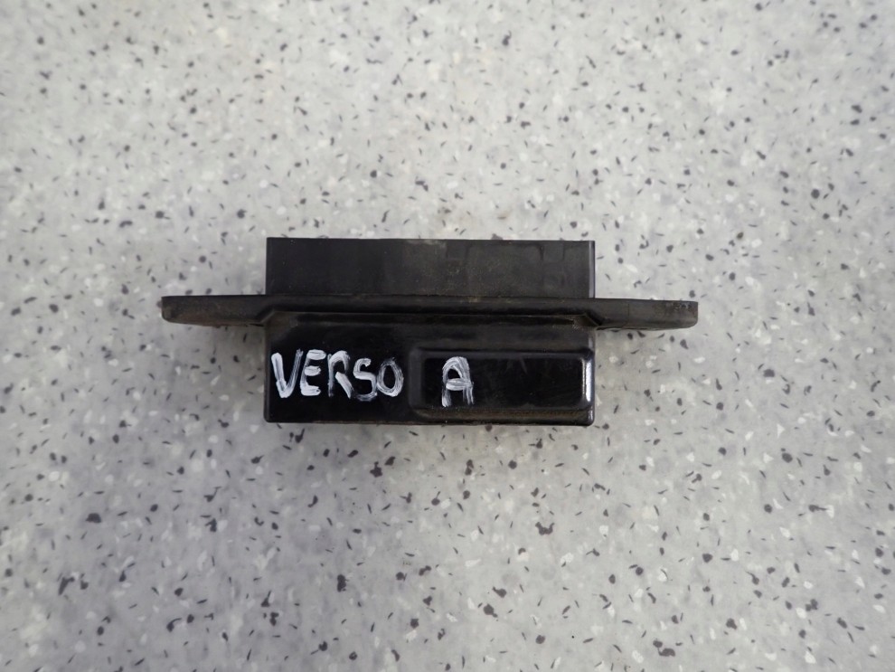 TOYOTA VERSO 09-13 SWITCH KLAMKA TYLNEJ KLAPY BAGAŻNIKA 2/3