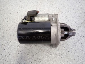 HYUNDAI i30 BENZYNA 07-12 ROZRUSZNIK SILNIKA 4/5 MINIATURA