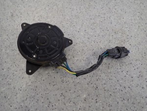 SUZUKI SWIFT 10- MK7 1.2i SILNICZEK SILNIK WENTYLATOR CHŁODNICY 4/5 MINIATURA