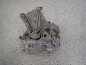 NISSAN MICRA K12 1.2i MANUAL 02- ŁAPA SKRZYNI BIEGÓW PODUSZKA