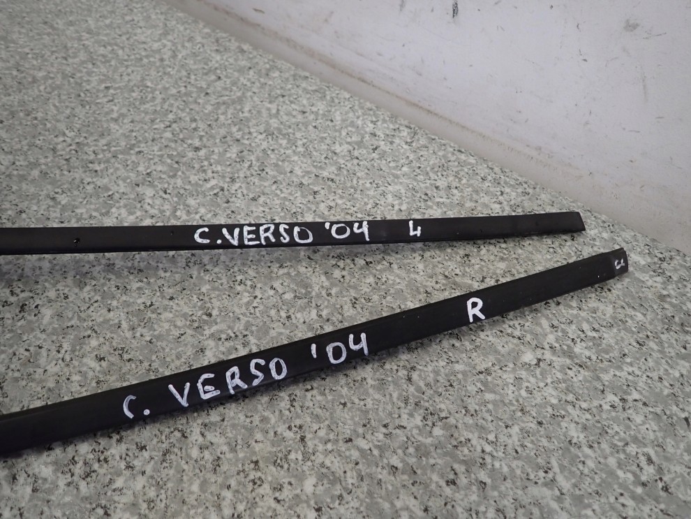 COROLLA VERSO 04-08 LISTWA DACHOWA LEWA LUB PRAWA 5/7