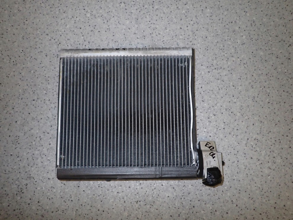 TOYOTA COROLLA E12 02-07 PAROWNIK KLIMATYZACJI 1/5