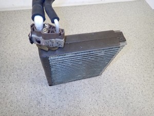 TOYOTA COROLLA E12 02-07 PAROWNIK KLIMATYZACJI 4/4 MINIATURA