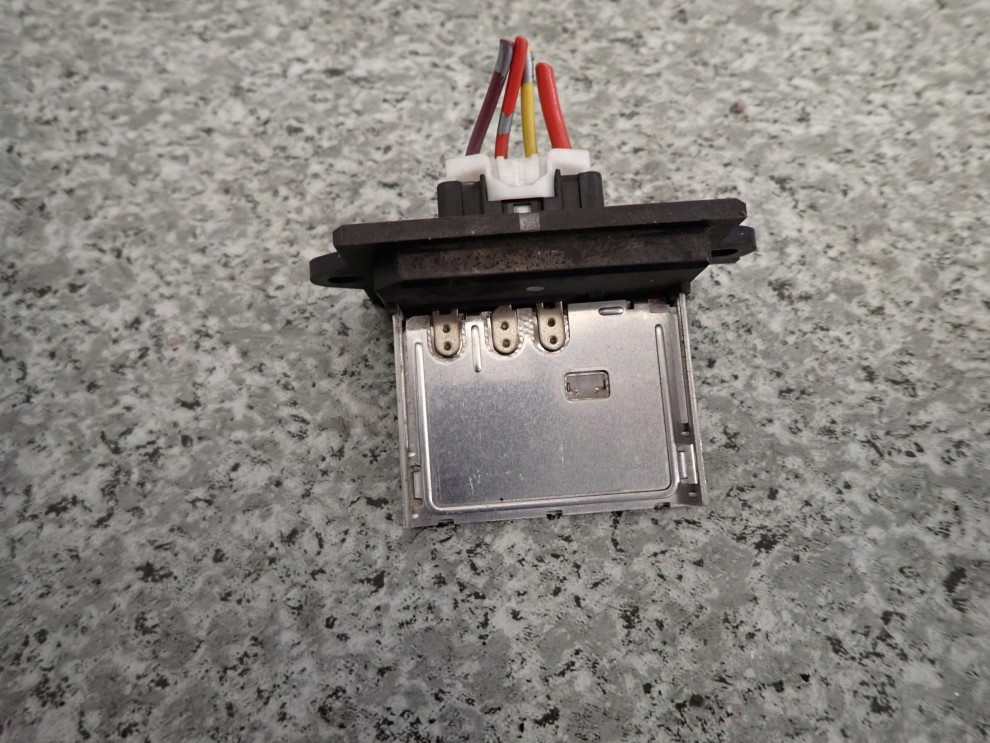 NISSAN NOTE E11 06-12 REZYSTOR DMUCHAWY 3/4