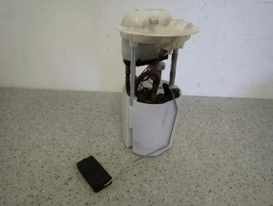 SUZUKI SWIFT 05-10 POMPA CZUJNIK PALIWA W ZBIORNIK