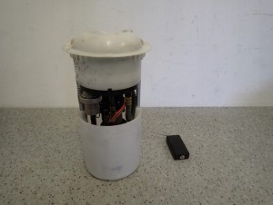 SUZUKI SWIFT 05-10 POMPA CZUJNIK PALIWA W ZBIORNIK 2/7 MINIATURA