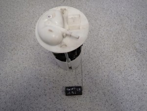 SUZUKI SWIFT 05-10 POMPA CZUJNIK PALIWA W ZBIORNIK 4/7 MINIATURA