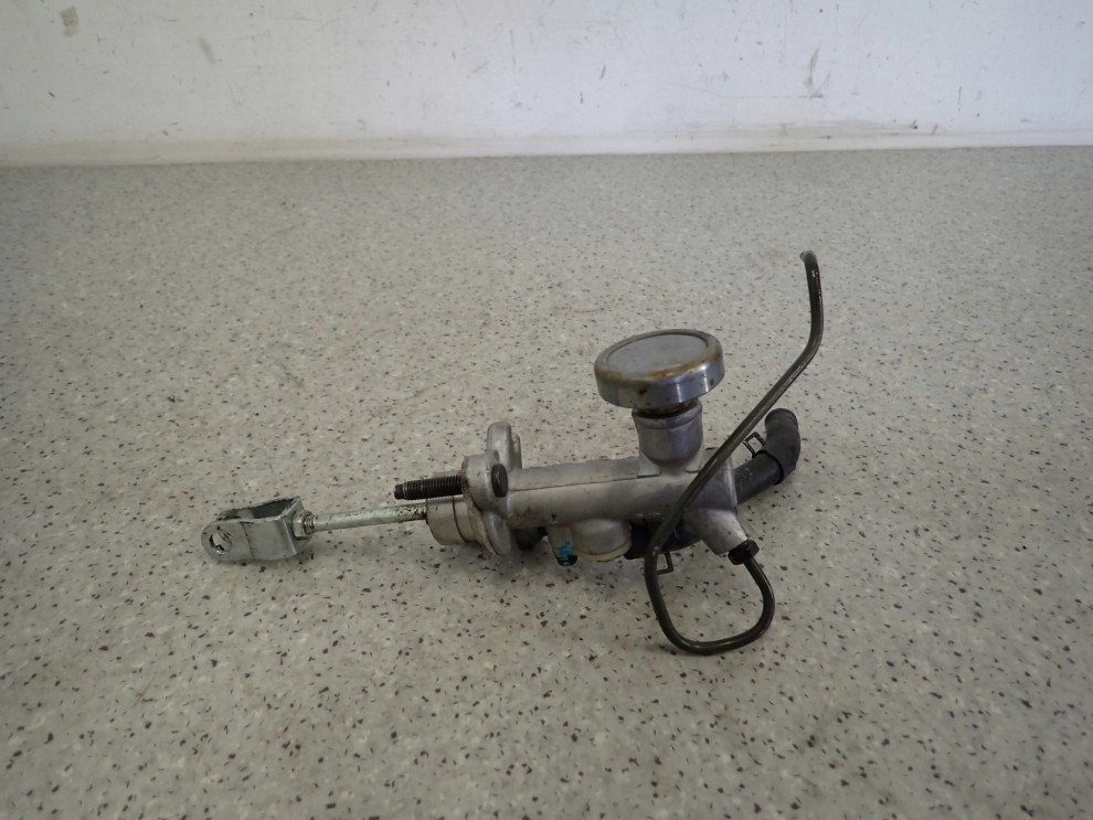 KIA RIO II 1.5 CRDI 05-10 POMPKA SPRZĘGŁA 3/5