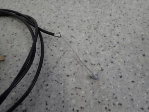 TOYOTA COROLLA VERSO 04- LINKA OTWIERANIA MASKI 3/7 MINIATURA