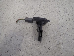 SUZUKI SPLASH 1.2i 08- PRZEPŁYWOMIERZ POWIETRZA