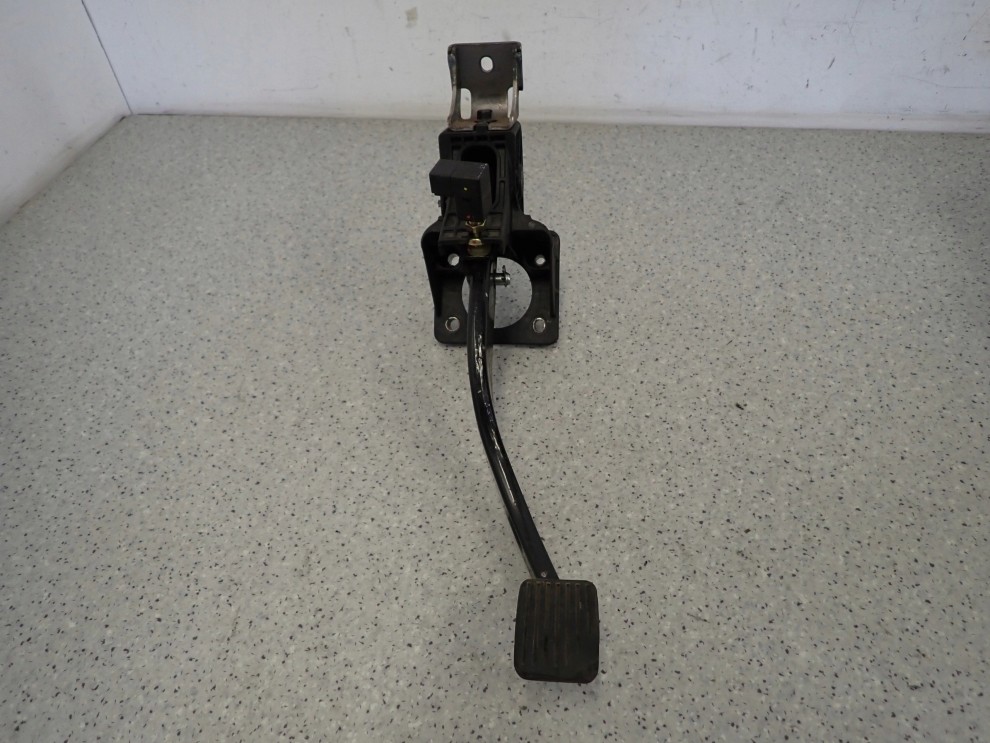 KIA CARENS III 06-11 PEDAŁ HAMULCA 2/6