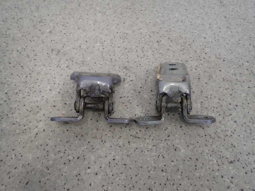 TOYOTA YARIS II 5D 06-12 ZAWIASY DRZWI PRZEDNICH LEWYCH KOMPLET 1/5