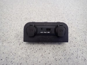 KIA RIO III HB 11-14 GNIAZDO USB AUX ZAPALNICZKI