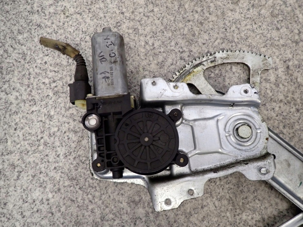 TOYOTA YARIS 3d FR 99- PODNOŚNIK SZYBY PRAWY 2/7