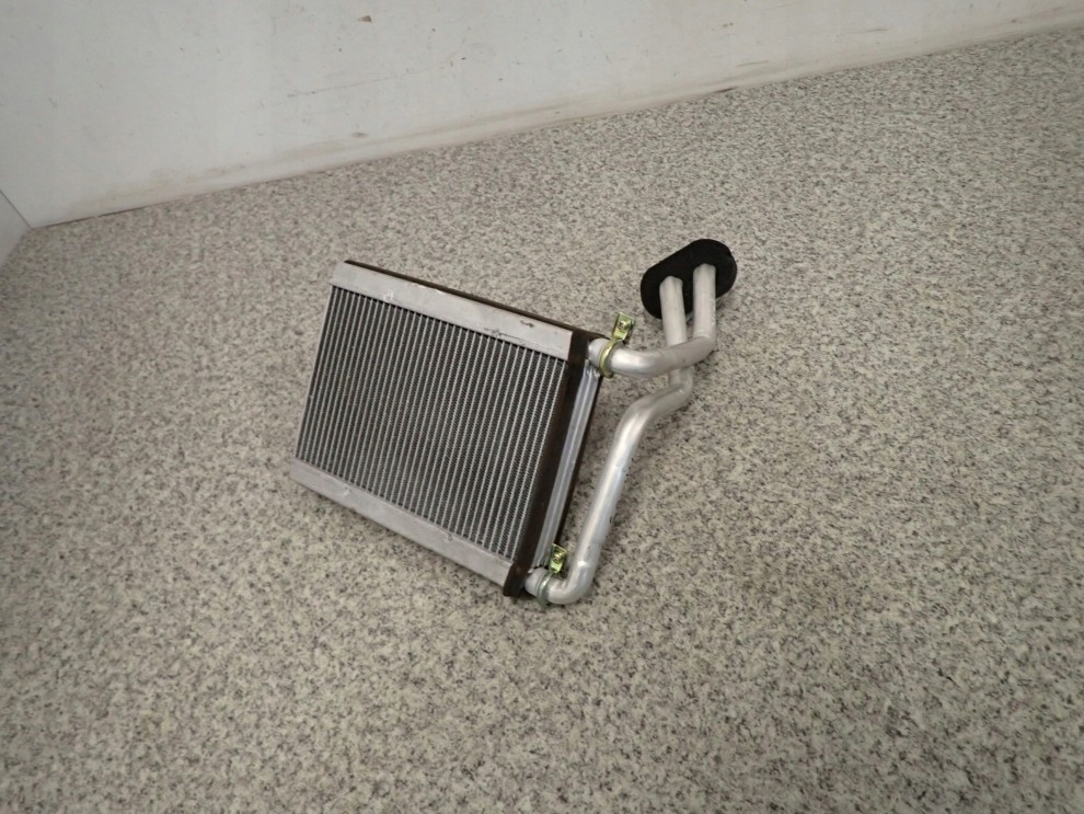 TOYOTA YARIS I 99-05 NAGRZEWNICA 3/4