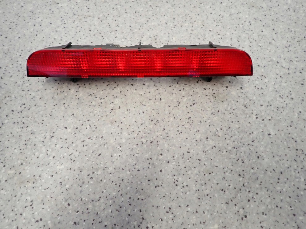 NISSAN XTRAIL T30 01-07 LAMPKA TRZECI STOP TYŁ 1/7