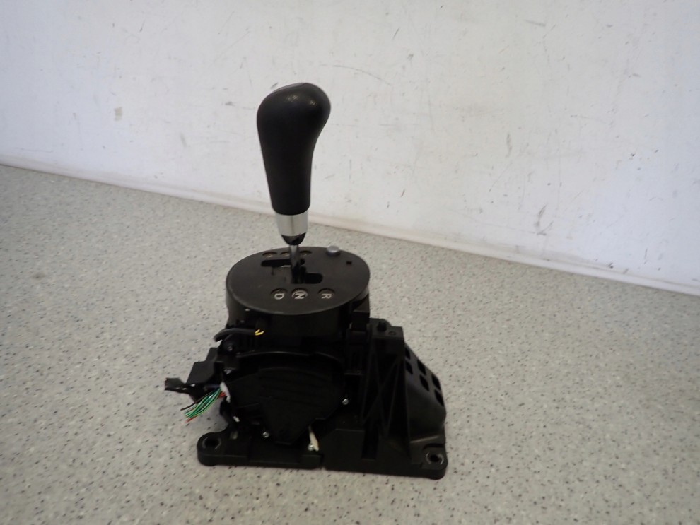 SUZUKI SWIFT MK6 1.3i AUTOMAT 05- LEWAREK GAŁKA ZMIANY BIEGÓW 1/9