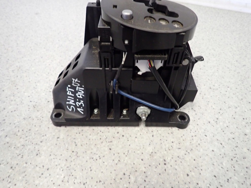 SUZUKI SWIFT MK6 1.3i AUTOMAT 05- LEWAREK GAŁKA ZMIANY BIEGÓW 5/9