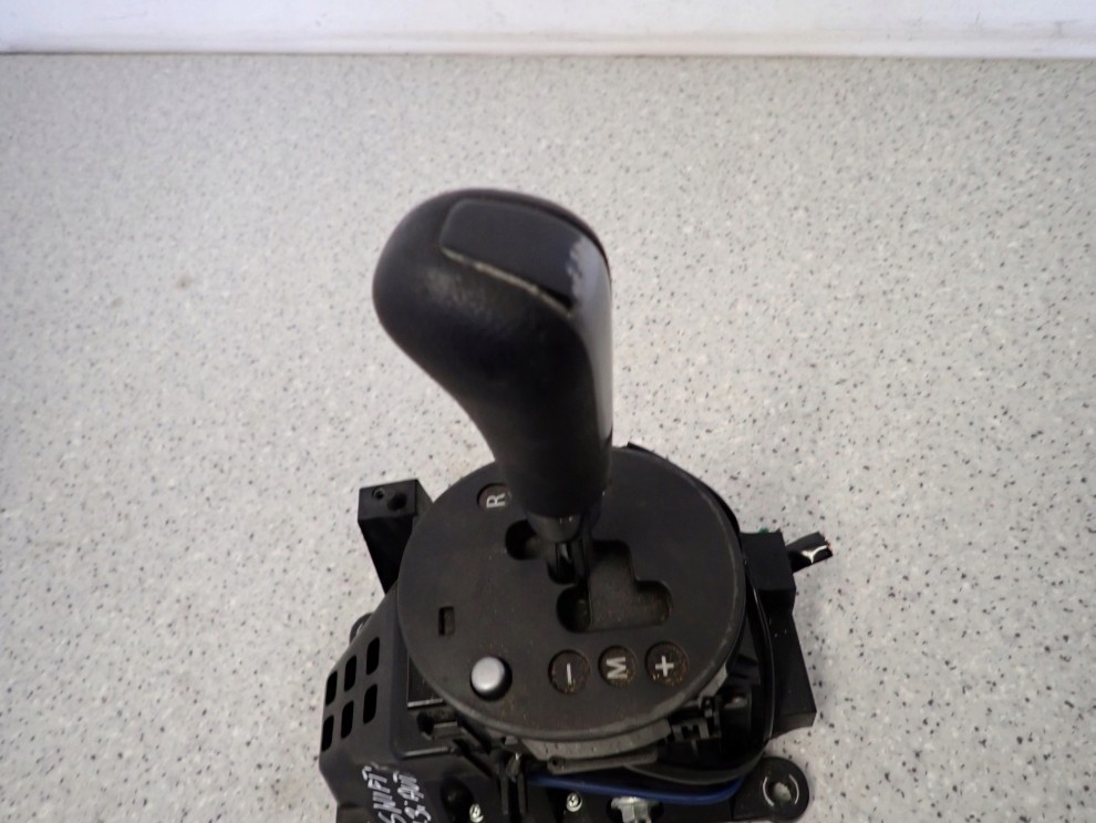 SUZUKI SWIFT MK6 1.3i AUTOMAT 05- LEWAREK GAŁKA ZMIANY BIEGÓW 6/9