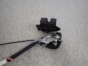 COROLLA E12 KOMBI 02-07 ZAMEK KLAPY BAGAŻNIKA 6/6 MINIATURA