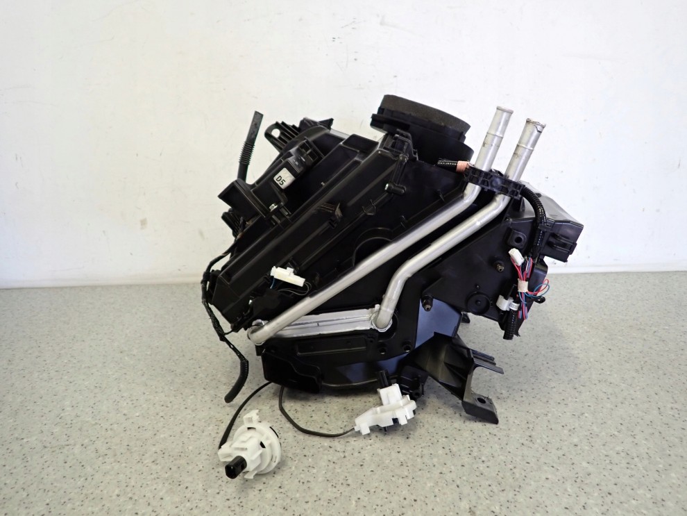 TOYOTA YARIS II 06-11 OBUDOWA NAGRZEWNICY NAGRZEWNICA 6/9