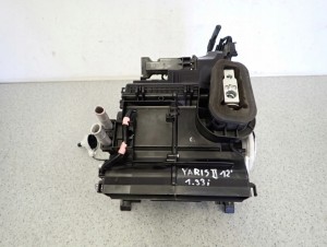 TOYOTA YARIS II 06-11 OBUDOWA NAGRZEWNICY NAGRZEWNICA