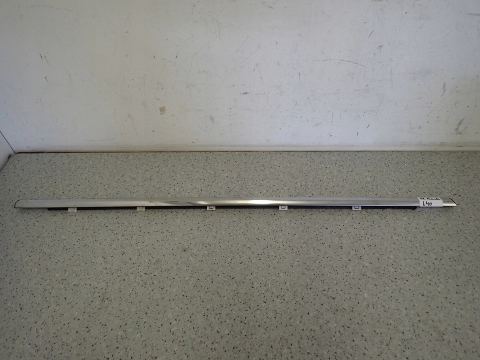 HYUNDAI i40 KOMBI 11-15 LISTWA ZGARNIAJĄCA SZYBY TYLNA LEWA 1/8