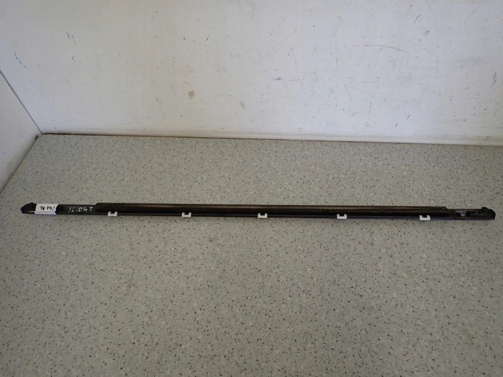 HYUNDAI i40 KOMBI 11-15 LISTWA ZGARNIAJĄCA SZYBY TYLNA LEWA 5/8