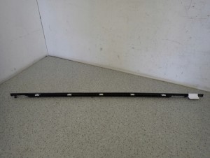 HYUNDAI i40 KOMBI 11-15 LISTWA ZGARNIAJĄCA SZYBY TYLNA LEWA 6/8 MINIATURA