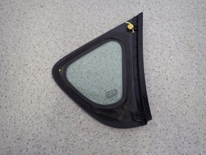 SUZUKI SX4 S-CROSS 13- SZYBA TYLNA LEWA KAROSERYJNA 4/4 MINIATURA