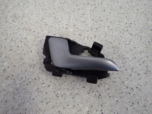 KIA RIO III HB 11-14 KLAMKA WEWNĘTRZNA PRZEDNIA LEWA 2/4 MINIATURA