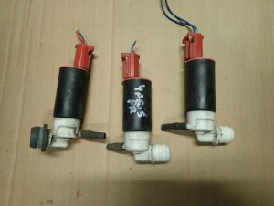 TOYOTA YARIS FR 99-05 POMPKA SPRYSKIWACZA SZYBY